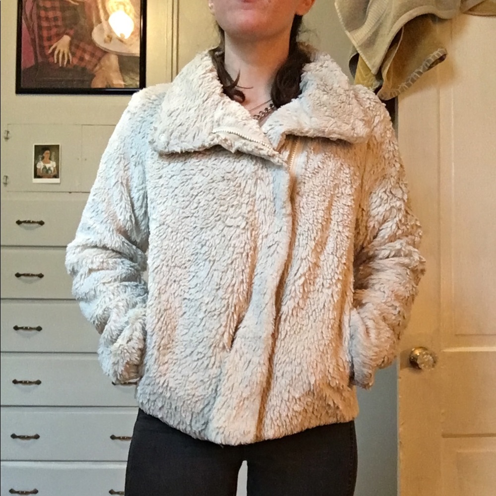 Patagonia Women’s Cream Fuzzy Zip Up Jacket Sz S